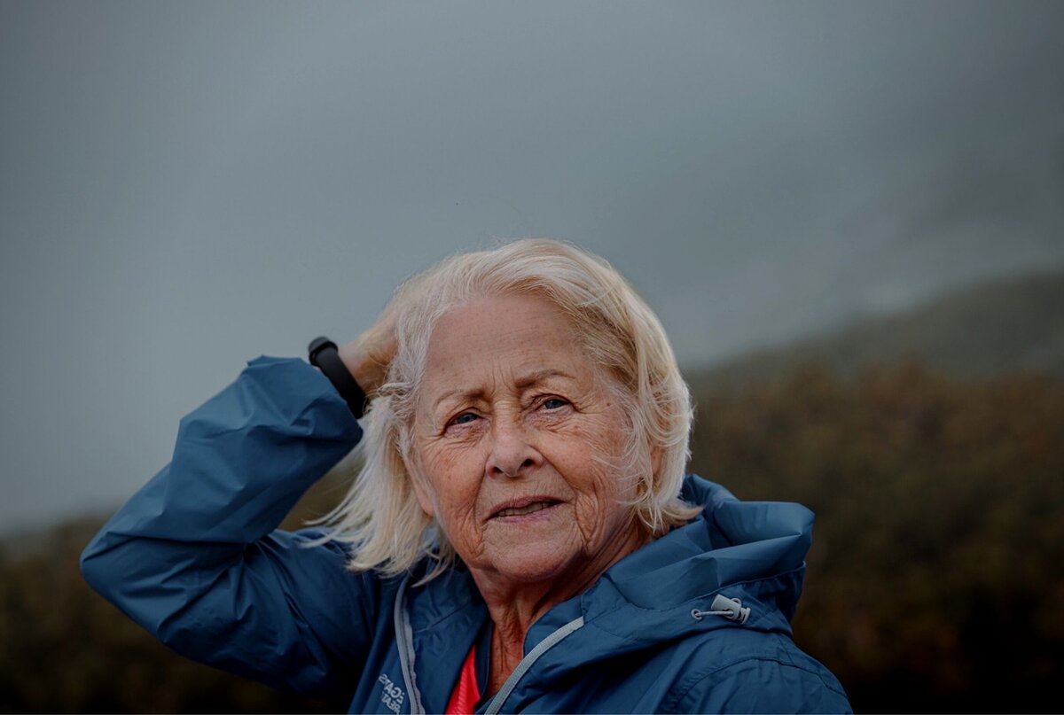 Моя бабушка не боится старости и считает, что после 60 и 70 лет в жизни ...