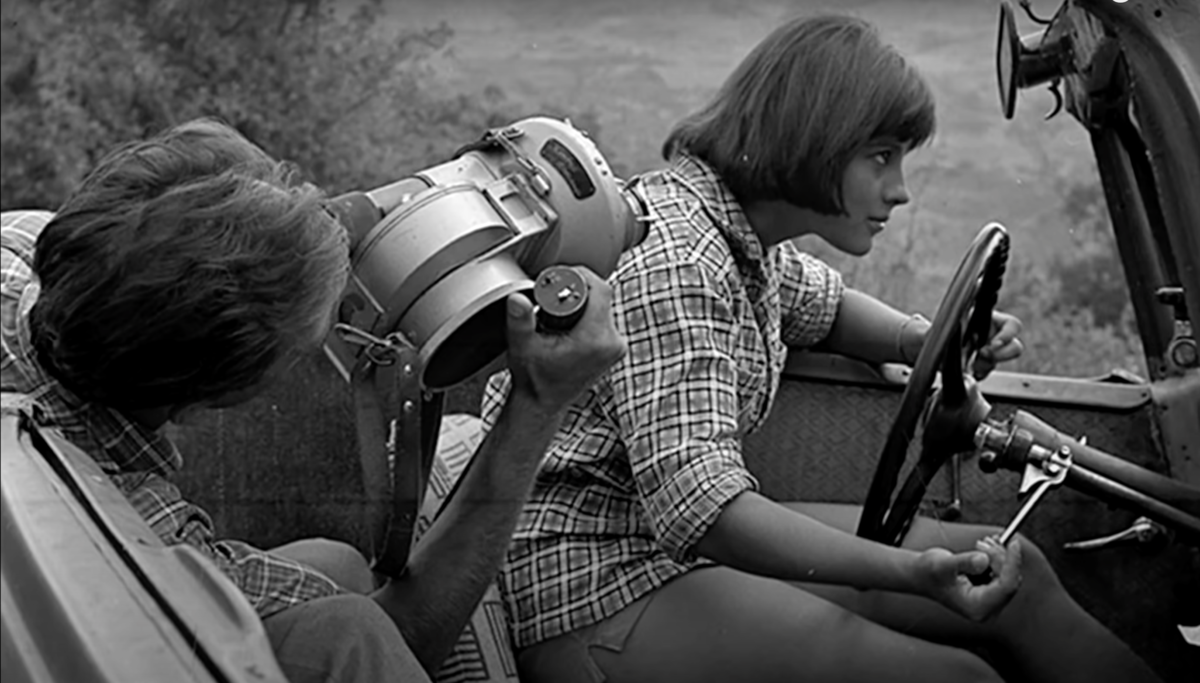 Наталья Варлей на угнанном кабриолете