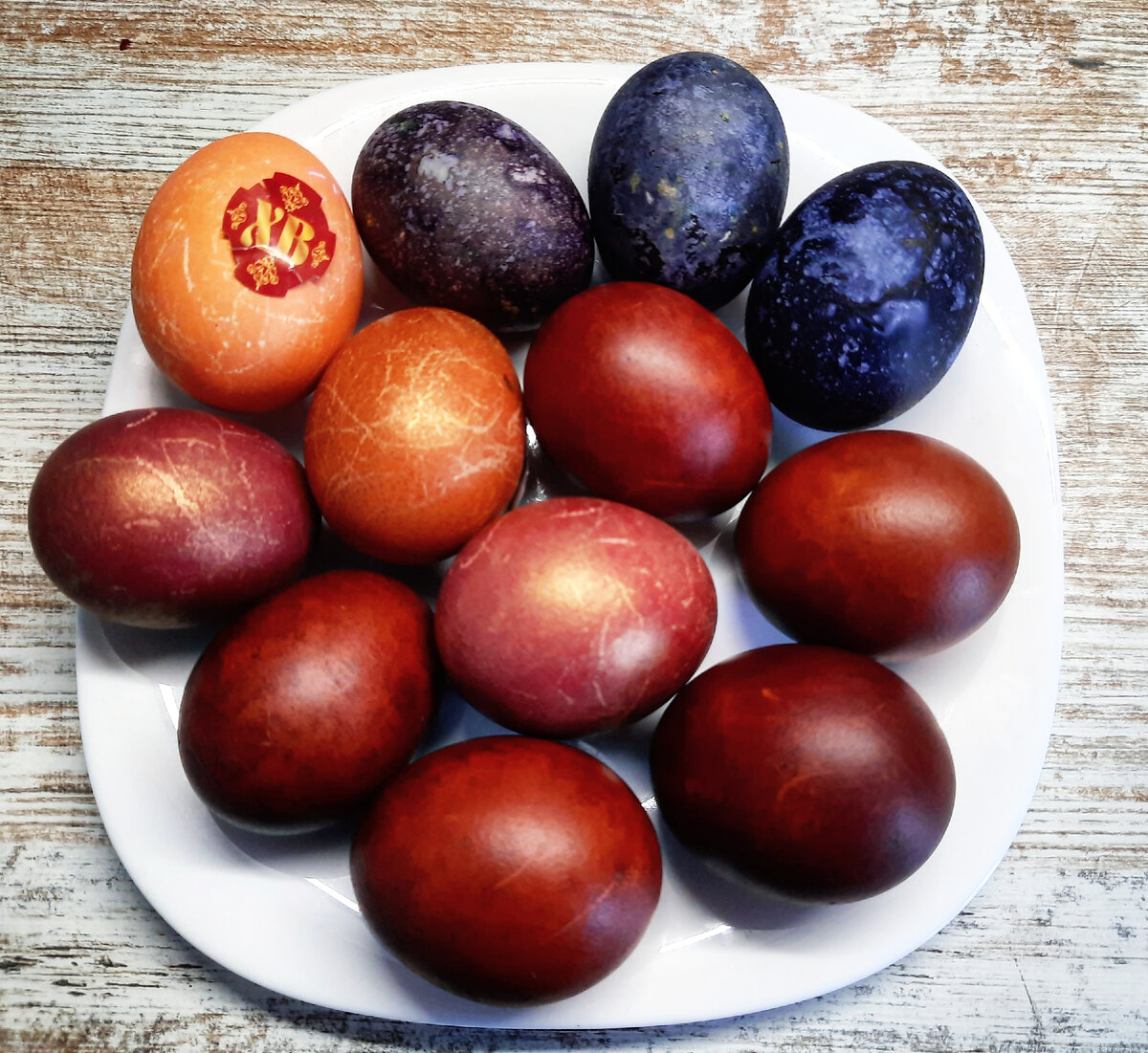 Те что фиолетово синие покрашены каркаде.