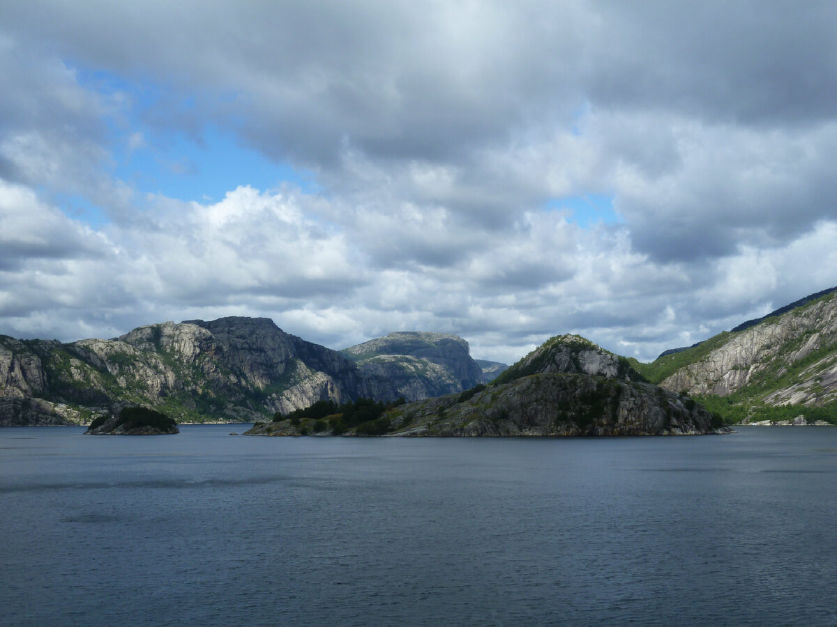 Норвегия, вход во фьорд. Фото сделано автором и принадлежит автору