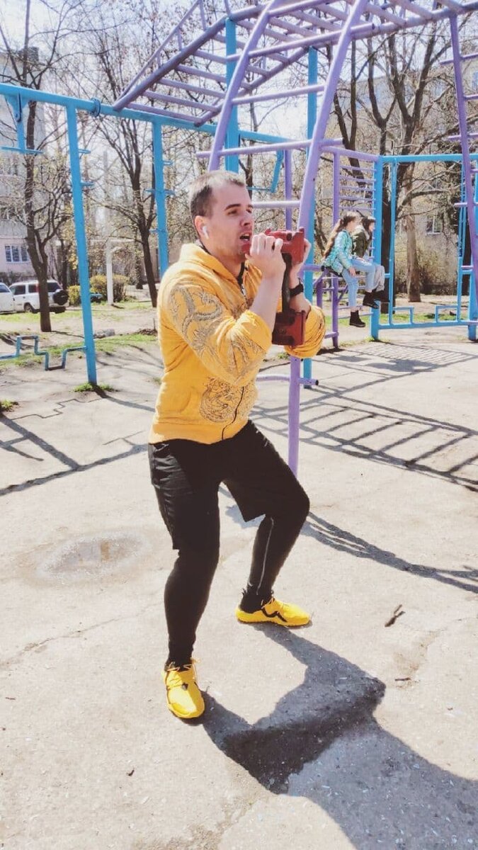 Автор пропагандирует здоровый образ из жизни и считает, что  в здоров теле — здоровый дух, а дух нужен для того, чтобы выбираться из трудных жизненных ситуаций