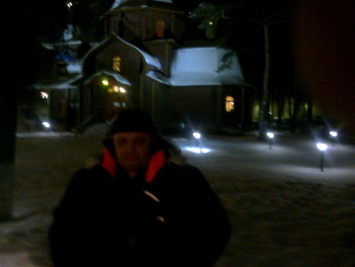 Николай живёт в подмосковных Люберцах и работает на КамАЗе, перевозит песок из карьера различным заказчикам. Фото из архива Николая