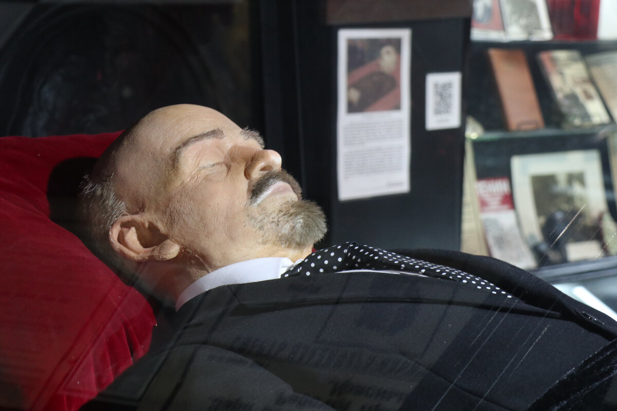 ленин в кремле в мавзолее. мавзолей ленина инфографика. владимир ленин в мавзолее. мавзолей ленина на красной площади план. владимир ильич ленин мозволей.