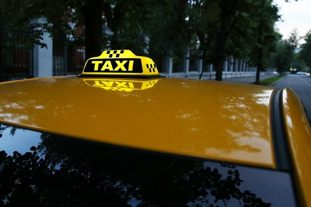 Такси в севастополе телефоны. Такси Севастополь. ВВ такси Севастополь. Арест машины такси.