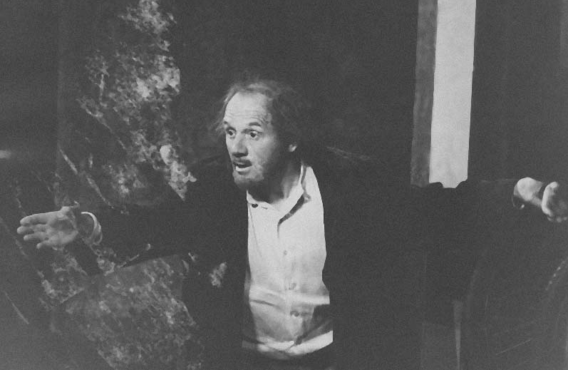 В роли штабс-капитана Снегирёва ("Брат Алеша"), фото с официального сайта "Памяти Льва Дурова http://www.levdurov.ru/)