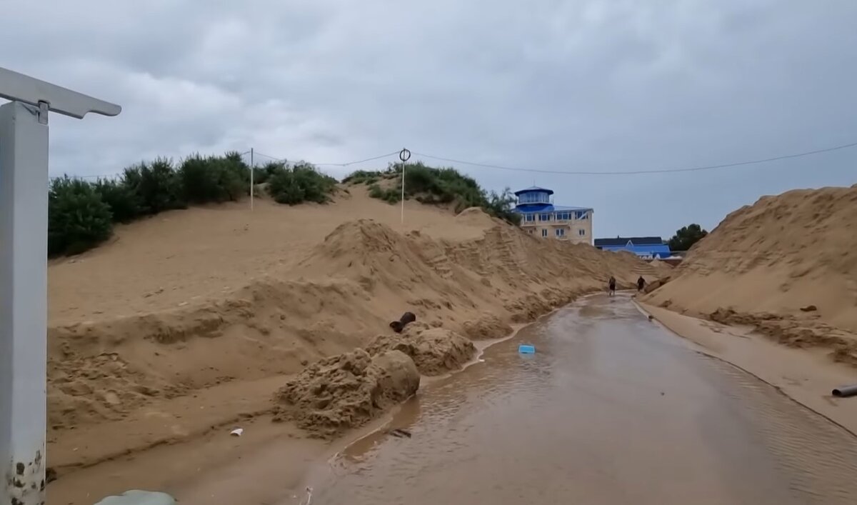 В Анапе снесли еще один участок уникальных песчаных дюн на улице Морская в  Джемете | Сибиряки на море | Дзен