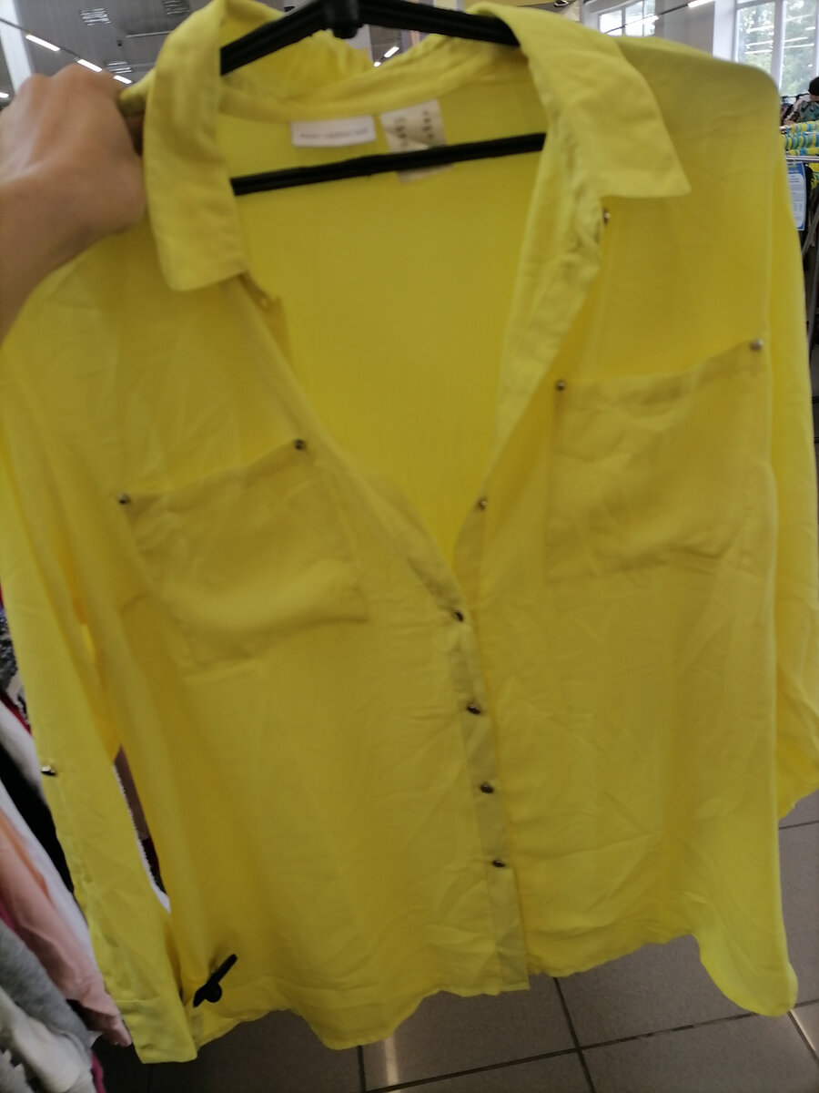 Рубашка с длинным рукавом(можно также рукавчик сделать покороче, где-то в 3/4),материал по спинке вроде хлопок, спереди ткань - 100%полиэстер. 