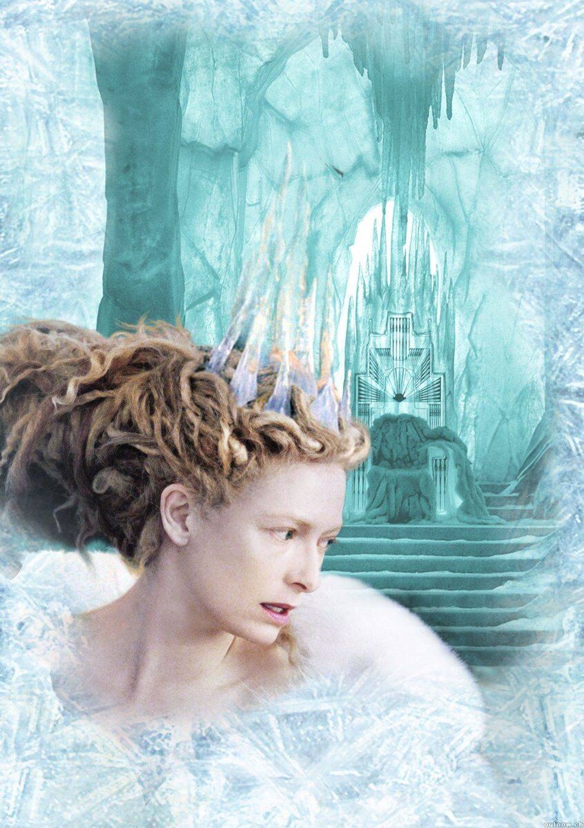 Белая Ведьма и её тронный зал — почти как у героини мультфильма «Frozen». 