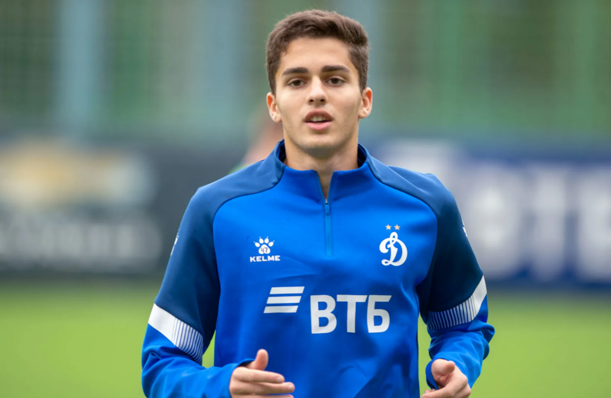 Арсен Захарян может стать вторым в истории российским легионером "Барселоны".