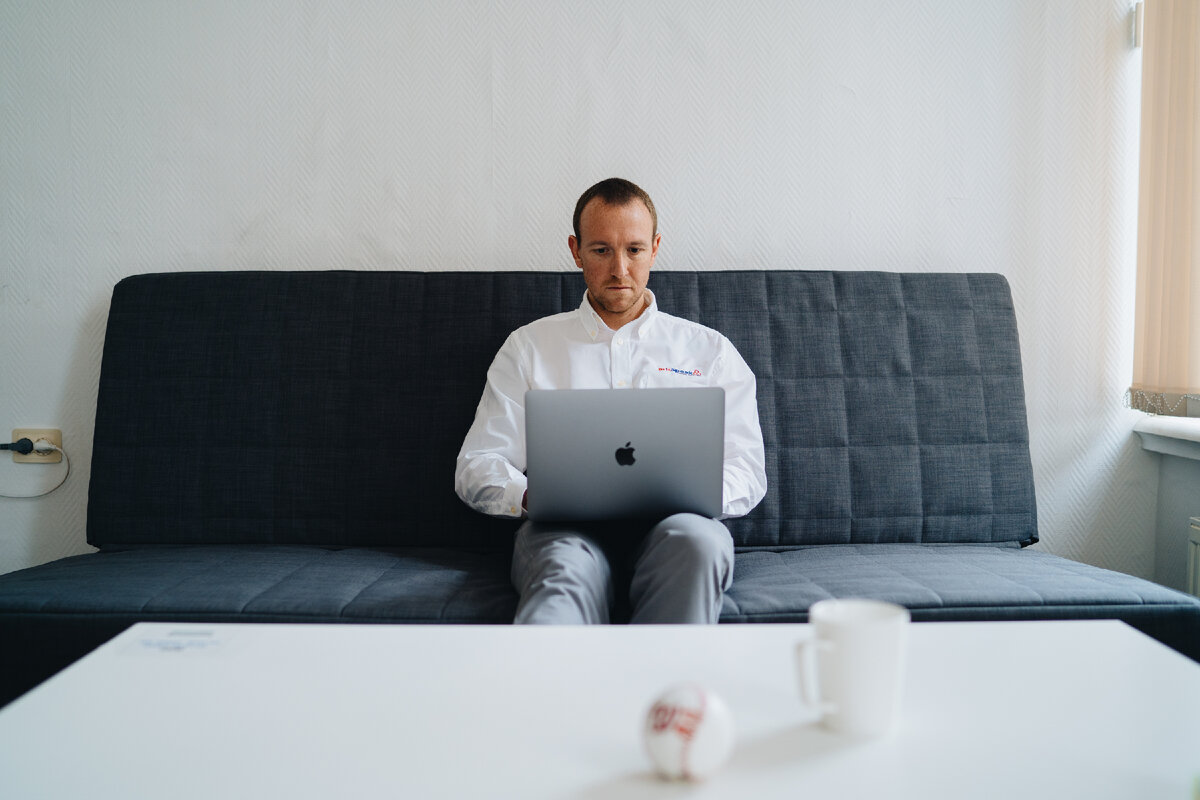 Сфотографировали его, пока брали интервью