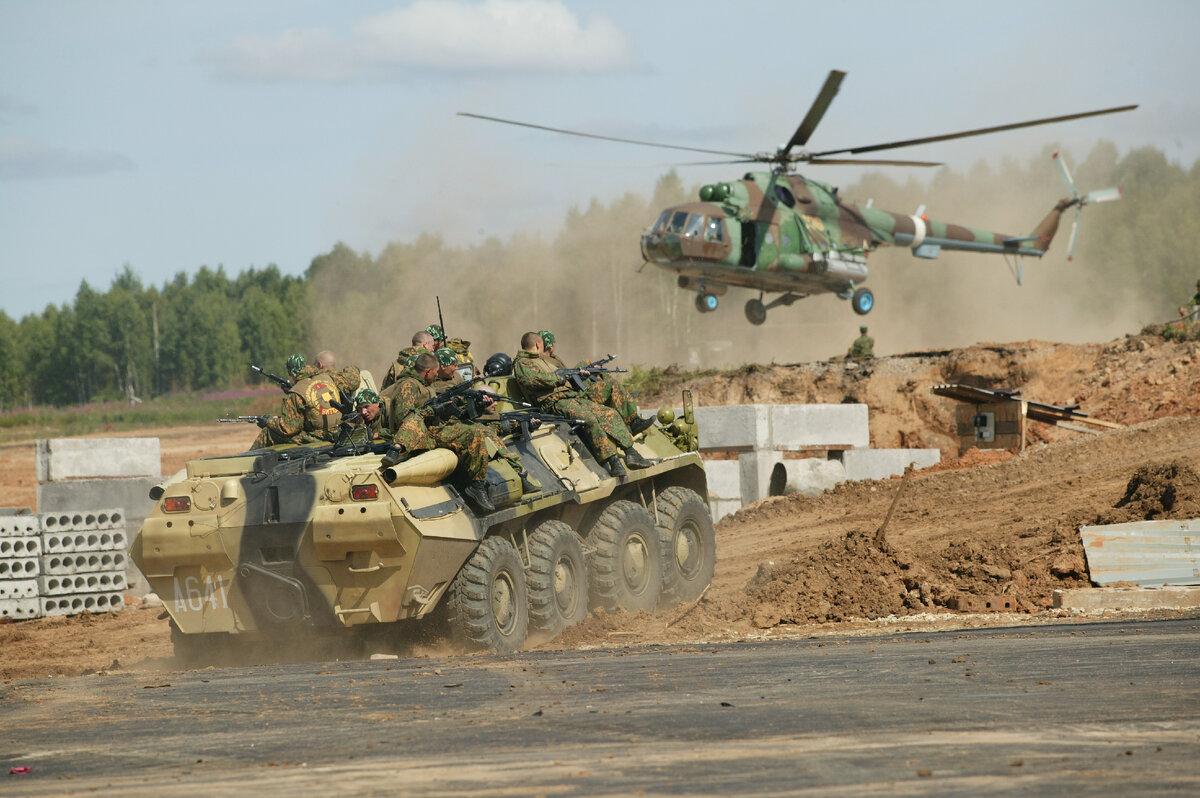 Подразделение в бою. Военные учения. Учения Вооруженных сил России. Военная техника РФ. Армия России учения.