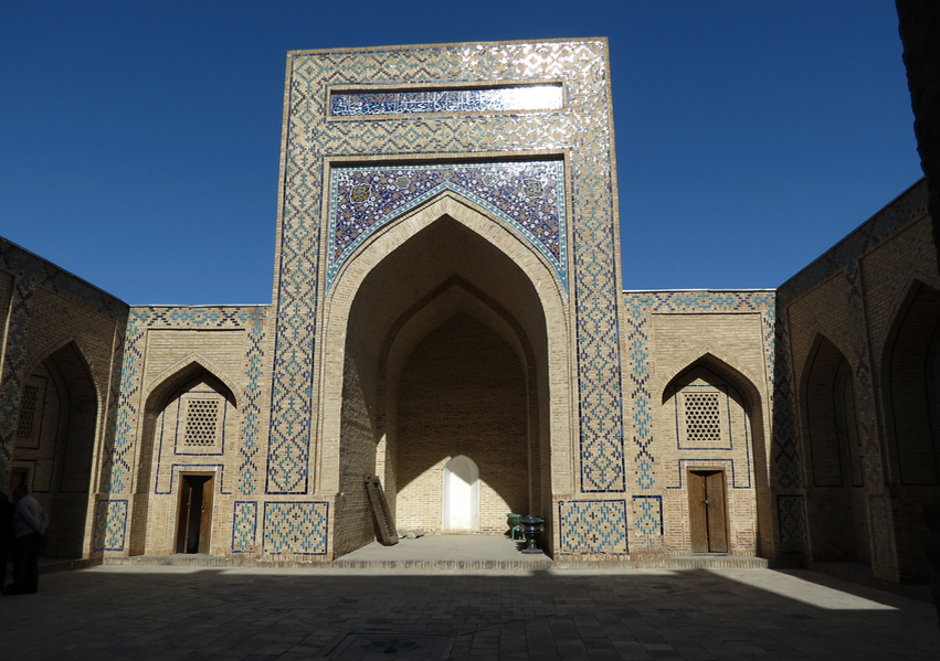 Орудие самарканд. Путешествие по средней азии. Регистан самарканд. Самарканд регистан дворец. В средней азии 8 букв.