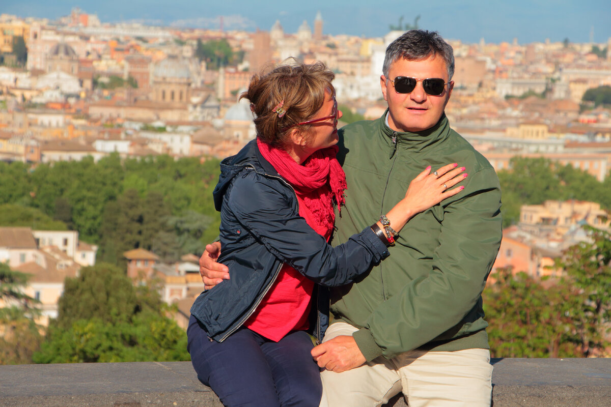 Это мы с Клодом на панорамной площадке в Риме на холме Яникул