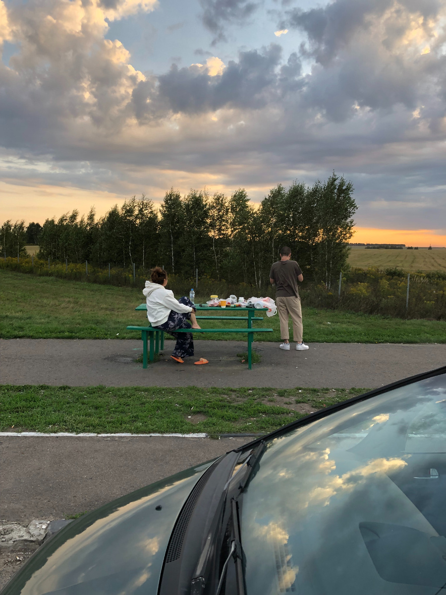 Пикник на обочине трассы М-4 (фото автора)