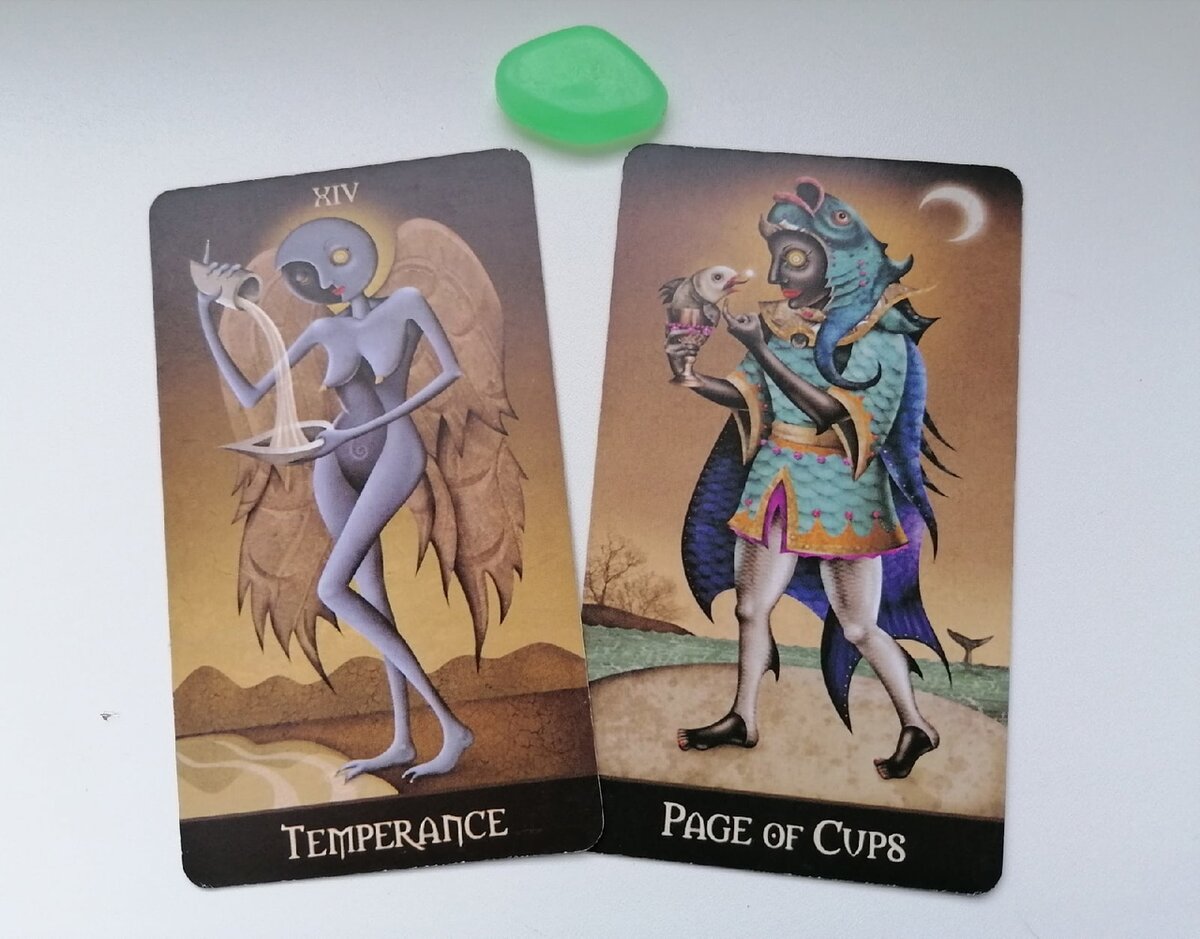 Вариант 3

Здесь показан человек романтик, мечтатель, творец. Может по жизни быть не шибко серьёзным, но собеседник он , как правило приятный, много чего с ним можно обсудить. В целом здесь не сказать, что много у него жизненного опыта, может сам по себе юн. Либо же если загадали человека с насыщенным прошлым, тут опять же две трактовки: жизнь его так ничему и не научила, а вернее сам не сделал нужных выводов или не смотря ни на что, смог он сохранить лёгкость, позитивное восприятие мира. Смотрите по человеку, какой вариант тут ближе.

Вам этот человек не врал. Ему это незачем, он абсолютно спокойно может поделиться с вами ситуацией именно такой, какова она была на самом деле. Вообще достаточно гармонично он себя ощущает, а потому в целом старается не лгать людям. 