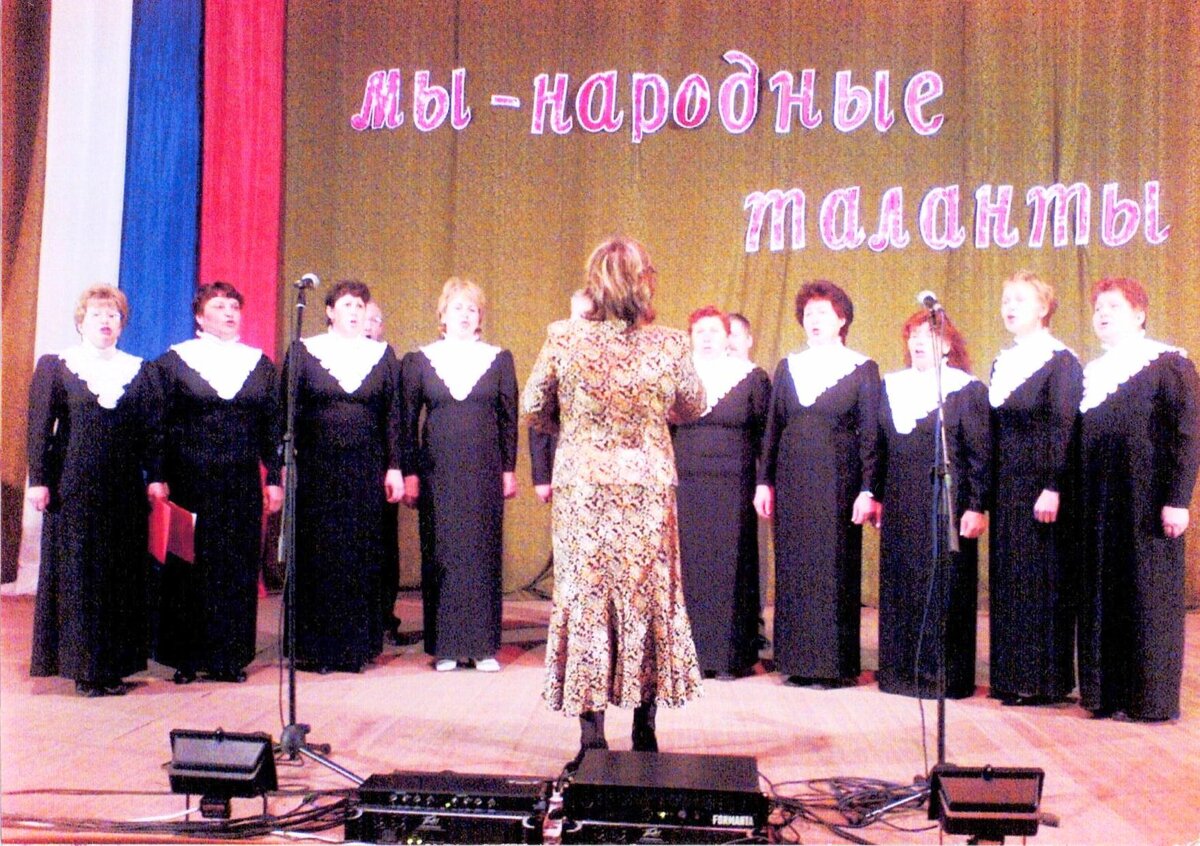 Академический хор п. Пионерский. Евгения Никодимовна третья справа