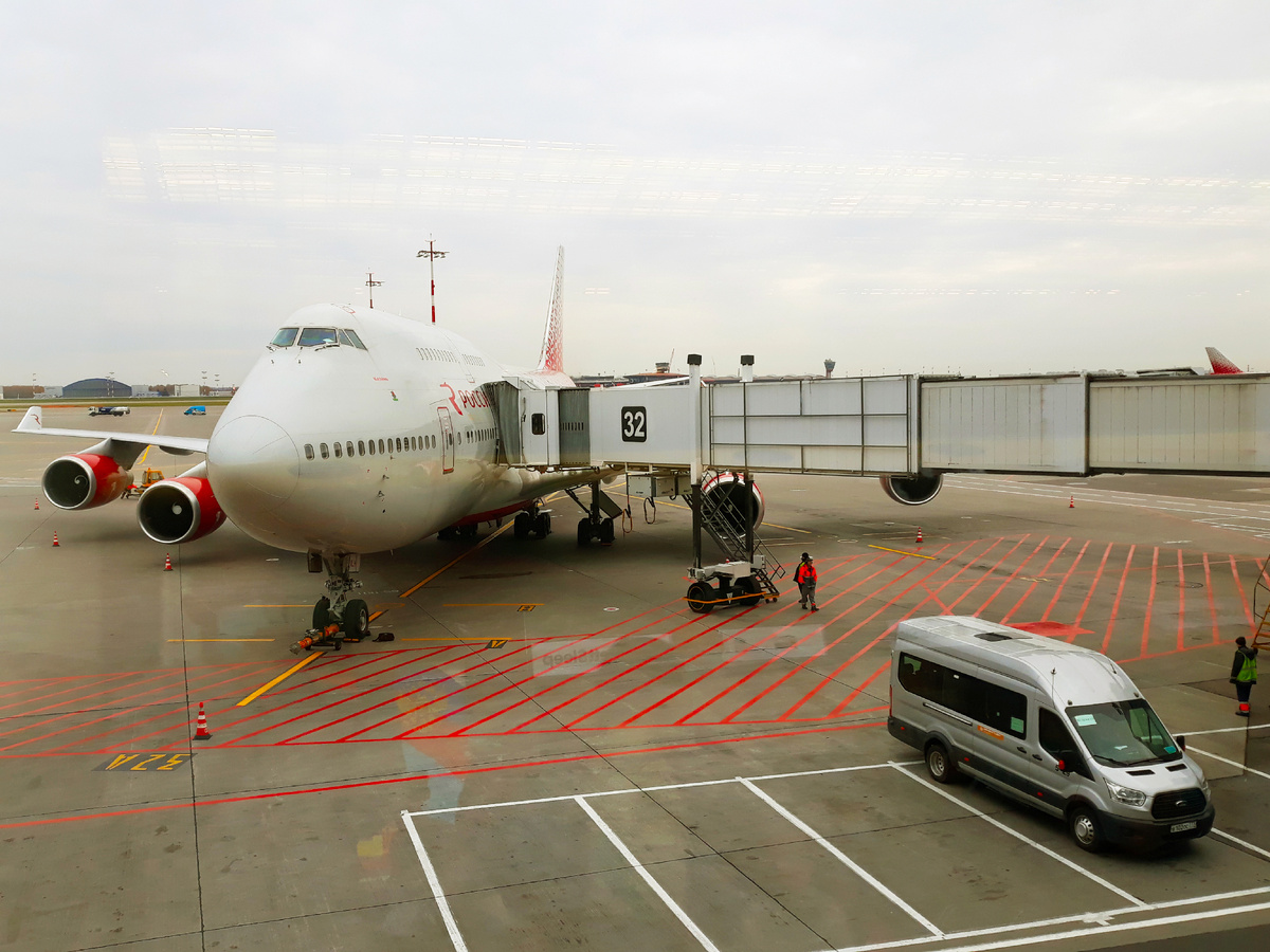 Взлётно-посадочная полоса аэропорта Домодедово (фото автора).