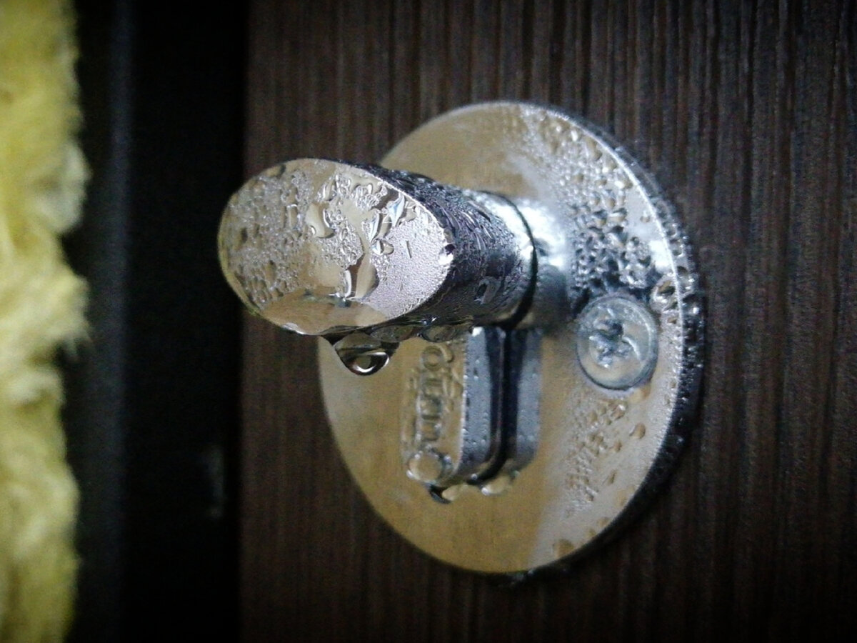 Промерзает и текут замки