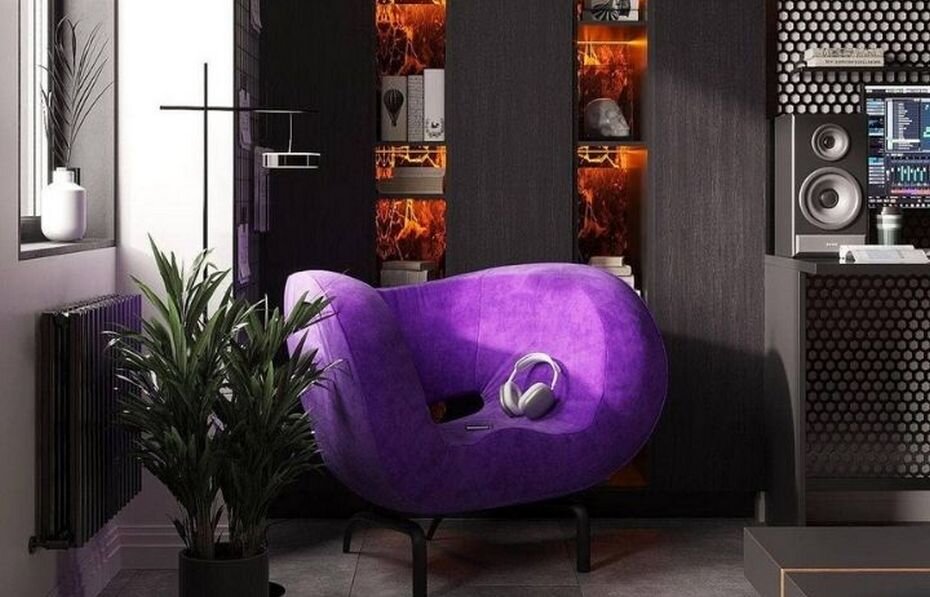 Кресло в цвете Very Peri на темном фоне интерьера