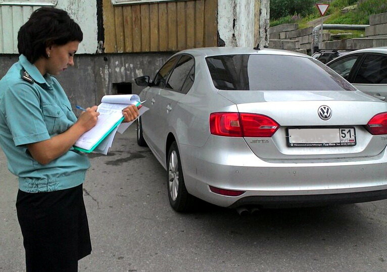 продать арестованный автомобиль