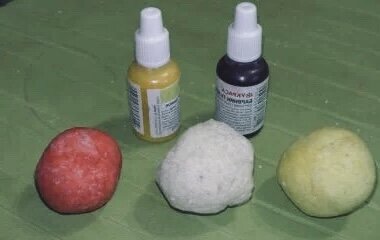 Опытные рыбаки никогда не выйдут из дома без хорошей прикормки и насадки. Приманка из манной крупы – одна из самых эффективных универсальных насадок, хорошо проявляющая себя в любых условиях ловли.