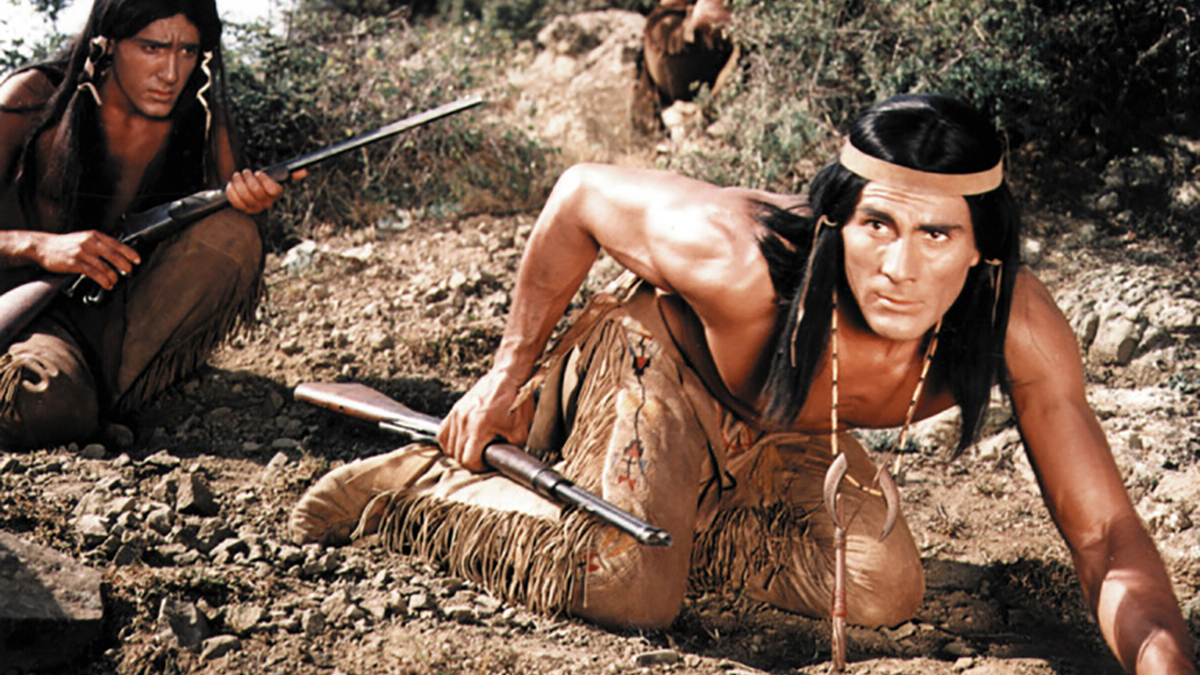 Кадр из фильма "След сокола" взят для иллюстрации из Яндекс Картинки.  