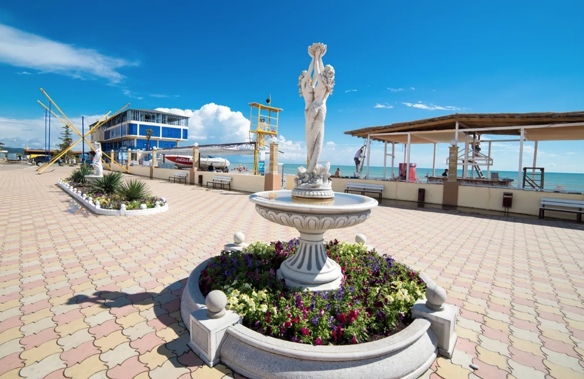 Лазаревское с моря