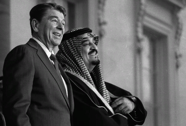 - Смотри! Сейчас падёт! - Смотрю!