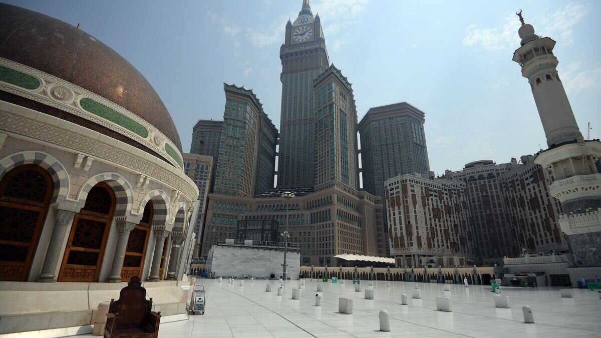    Вид на жилой комплекс Абрадж аль-Бейт с крыши мечети Масджид аль-Харам в Мекке© РИА Новости / Михаил Воскресенский