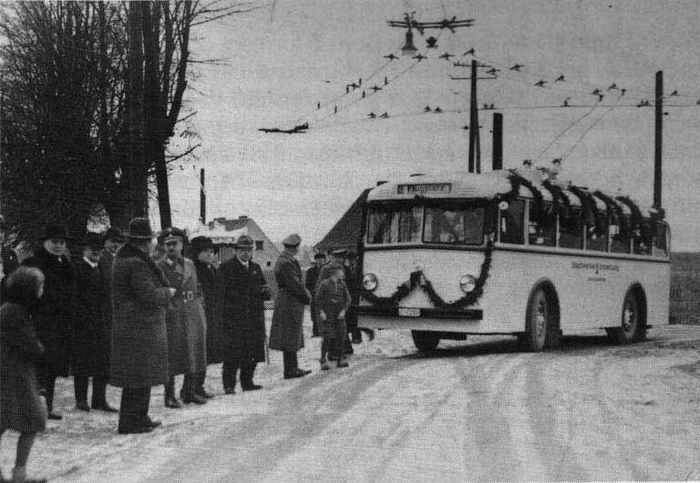 Открытие первой троллейбусной линии в Инстербурге в конце 1936 года. Конечная остановка Шприндт.