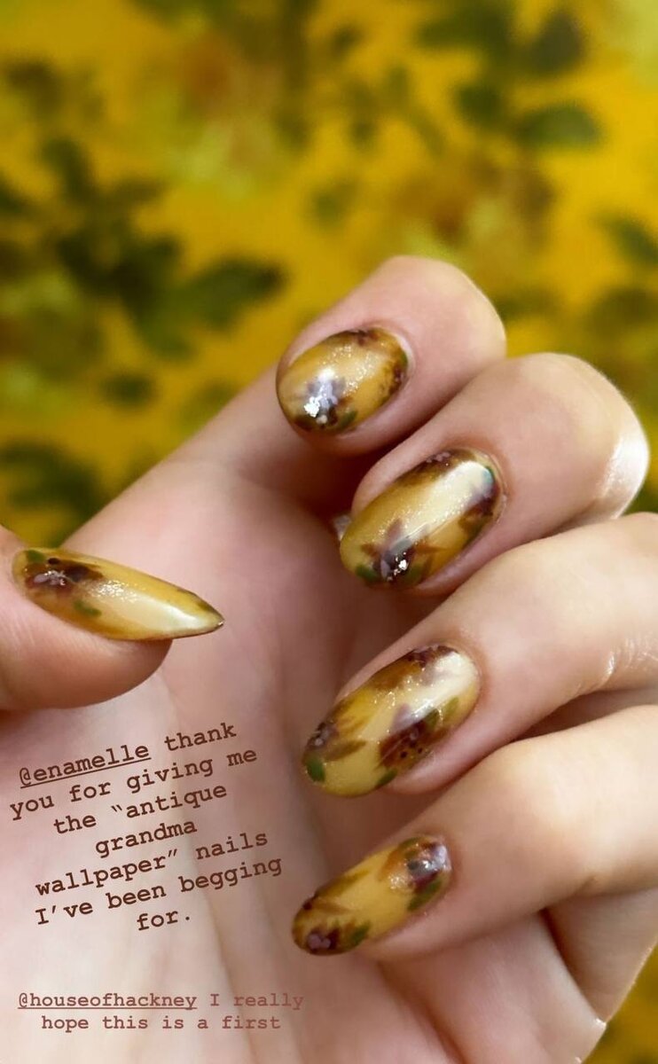     Маникюр Блейк Лайвли