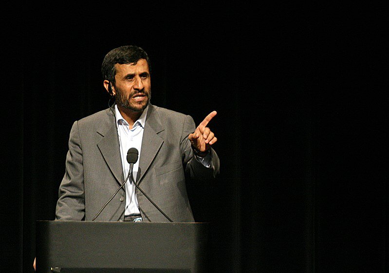 Источник фото: https://commons.wikimedia.org/wiki/File:Mahmoud_Ahmadinejad_Columbia.jpg