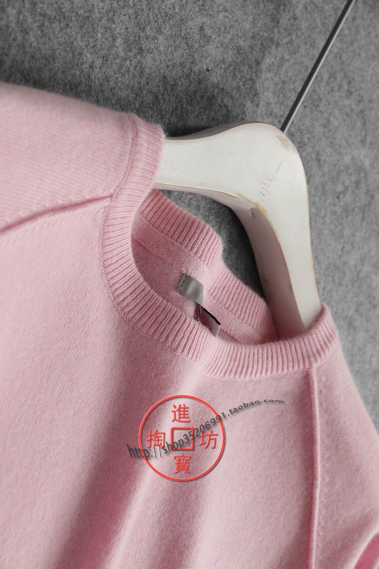 Одна из моих  лучших недавних покупок - кашемировый свитер. В  магазине  такие стоят около 130 фунтов (примерно 10 000 рублей). Мой  с учетом доставки мне обошелся в 1 500  рублей.