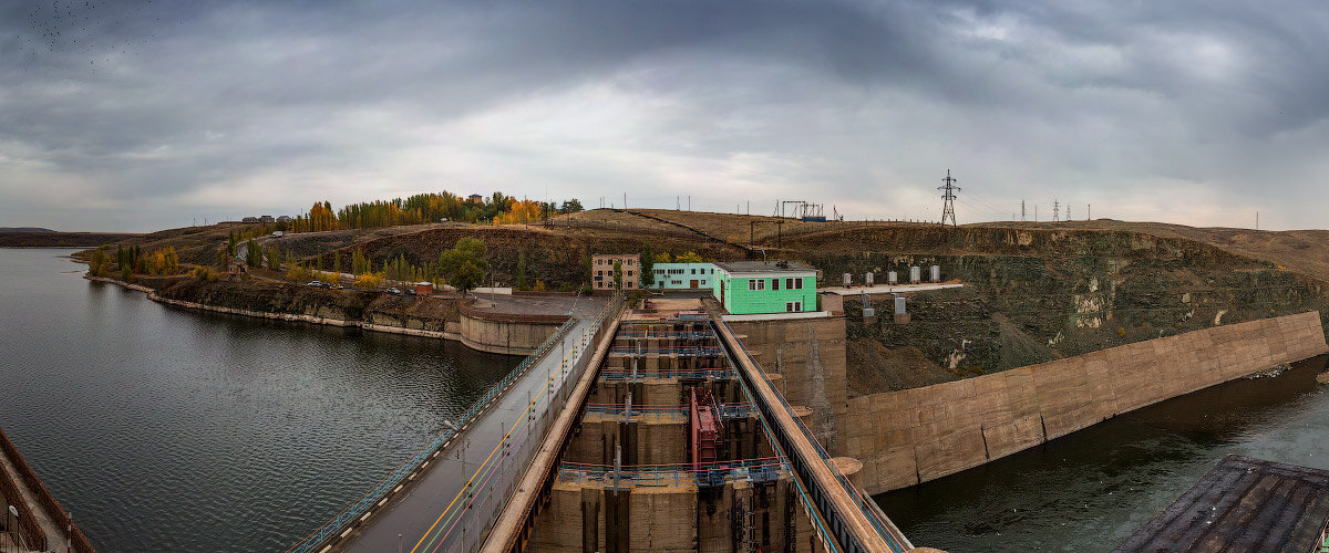 В каком году построили ириклинское водохранилище. Ириклинское водохранилище ГЭС. Ириклинское водохранилище плотина. Ириклинское водохранилище дамба. ГЭС В Оренбургской области.