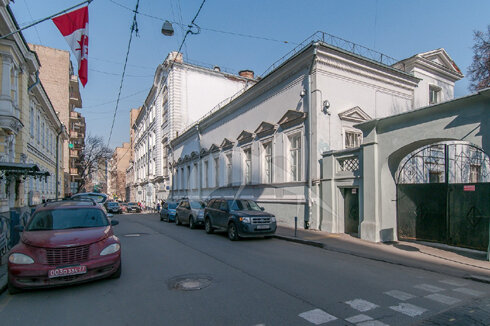 Староконюшенный переулок, Канадское посольство