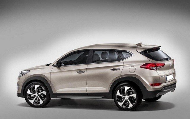 
Рынок малых кроссоверов переживает бум, и ix35 — это вход Hyundai в этот переполненный сегмент. Он разработан для конкуренции с такими автомобилями, как Nissan Qashqai, Skoda Yeti и Kia Sportage, и содержит отличительные черты Hyundai с фирменной практичностью дизайна и длительной гарантией. Модель ix35 доступна со стандартным набором бензиновых и дизельных двигателей, но она также является основой для первого коммерчески доступного в Великобритании и других странах водородного транспортного средства — ix35 FCEV.