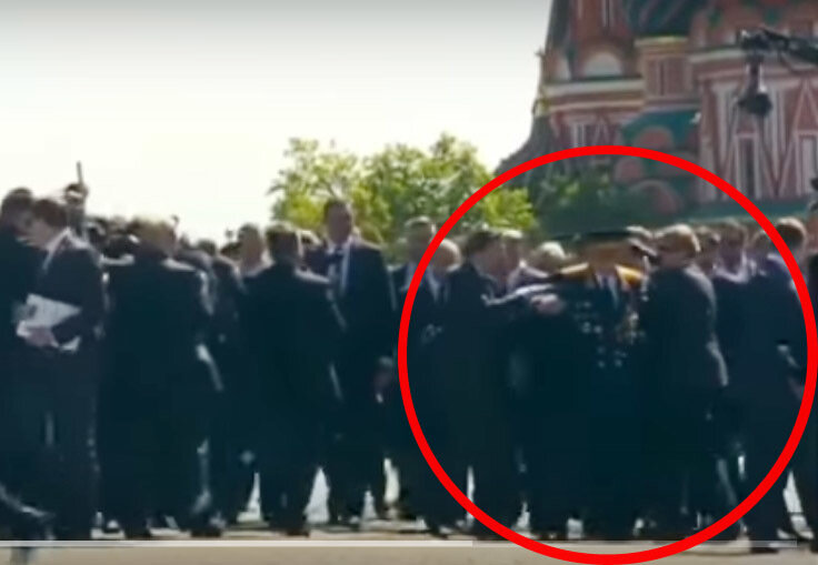 То, что охрана Путина оттолкнула ветерана, - «непреднамеренная случайность» - Слова Дмитрия Пескова.