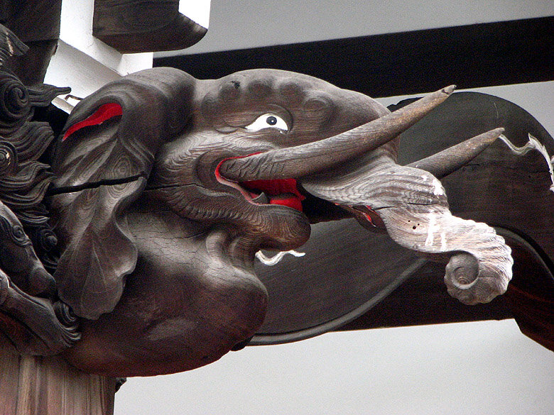 Статуя баку. Префектура Тотиги