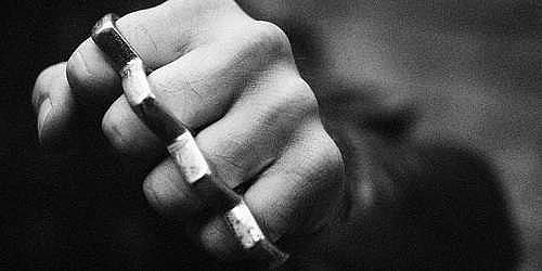 Мужчина устроил перестрелку в подъезде