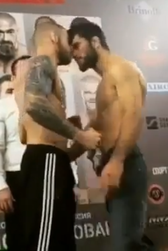 Кадр из первой дуэли взглядов