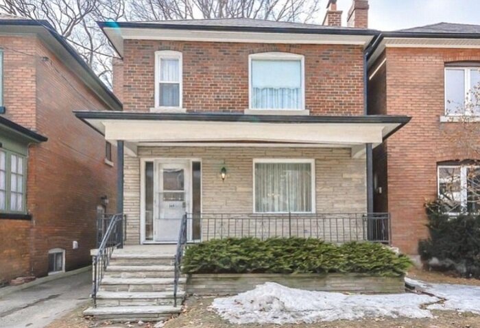 Дом с неприметным фасадом.