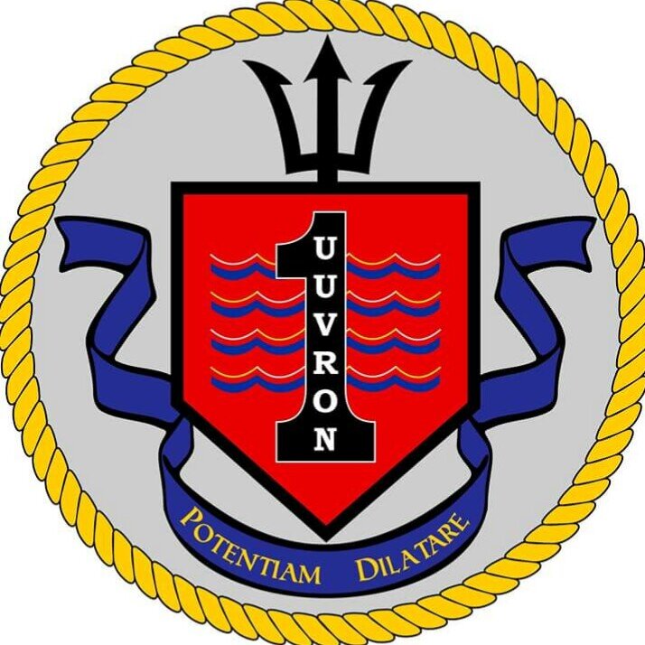 Эмблема подразделения. Надпись на латыни гласит: "Расширение мощи" 