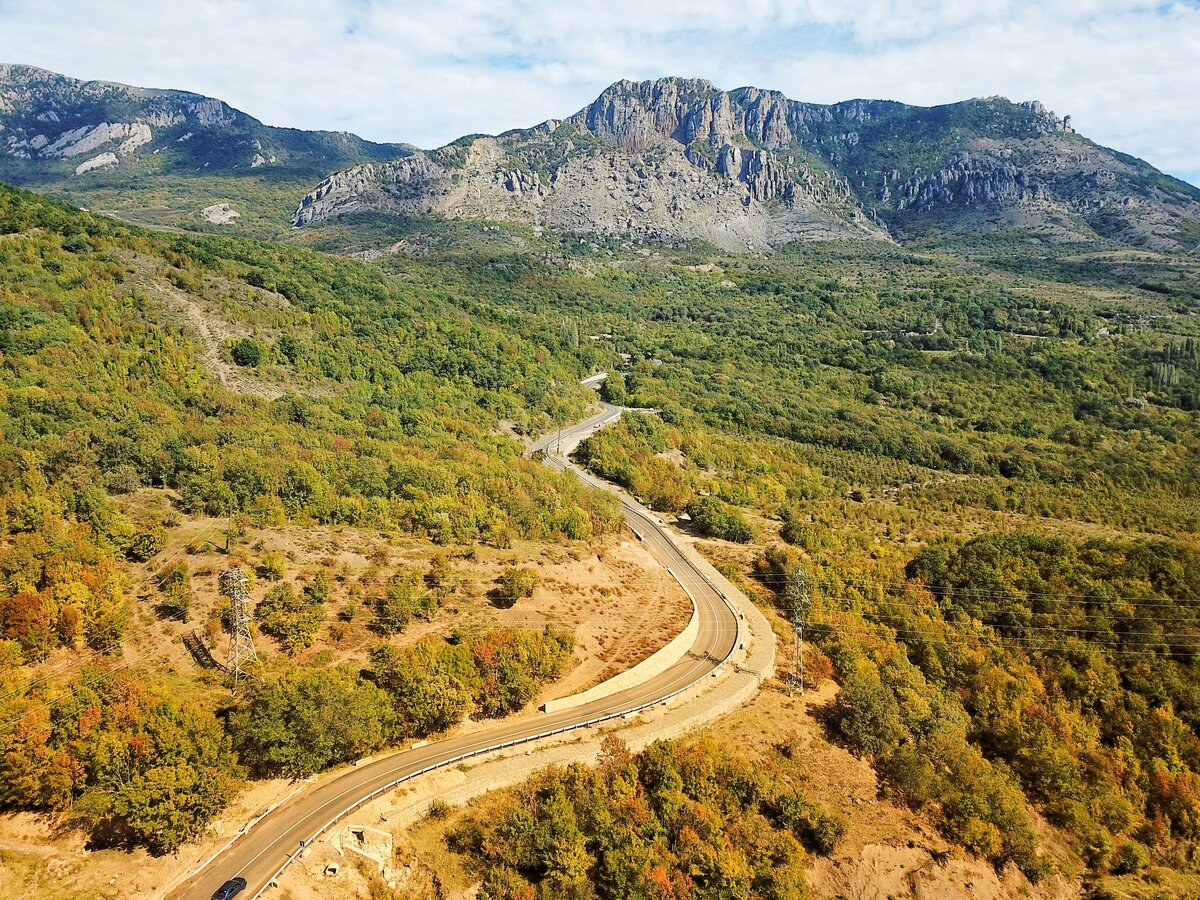 Шоссе крым. Серпантин Судак Алушта. Дорога Судак Алушта серпантин. Трасса Судак Алушта. Серпантин Крым Алушта.