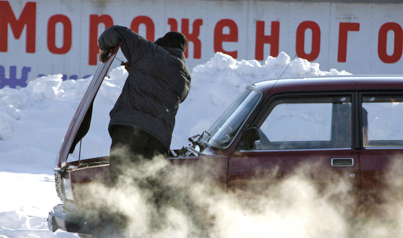 И в таких старых машинах зимой хочется тепла.
