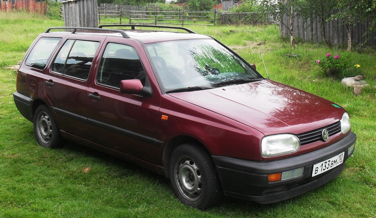 Добрый день. Выбирали сверх бюджетный автомобиль: денег у покупателя сто тысяч, сам он студент, подрабатывает ремонтом компьютеров,  то есть в финансах весьма ограничен. Машина нужна для поездок на учебу и подработки. 