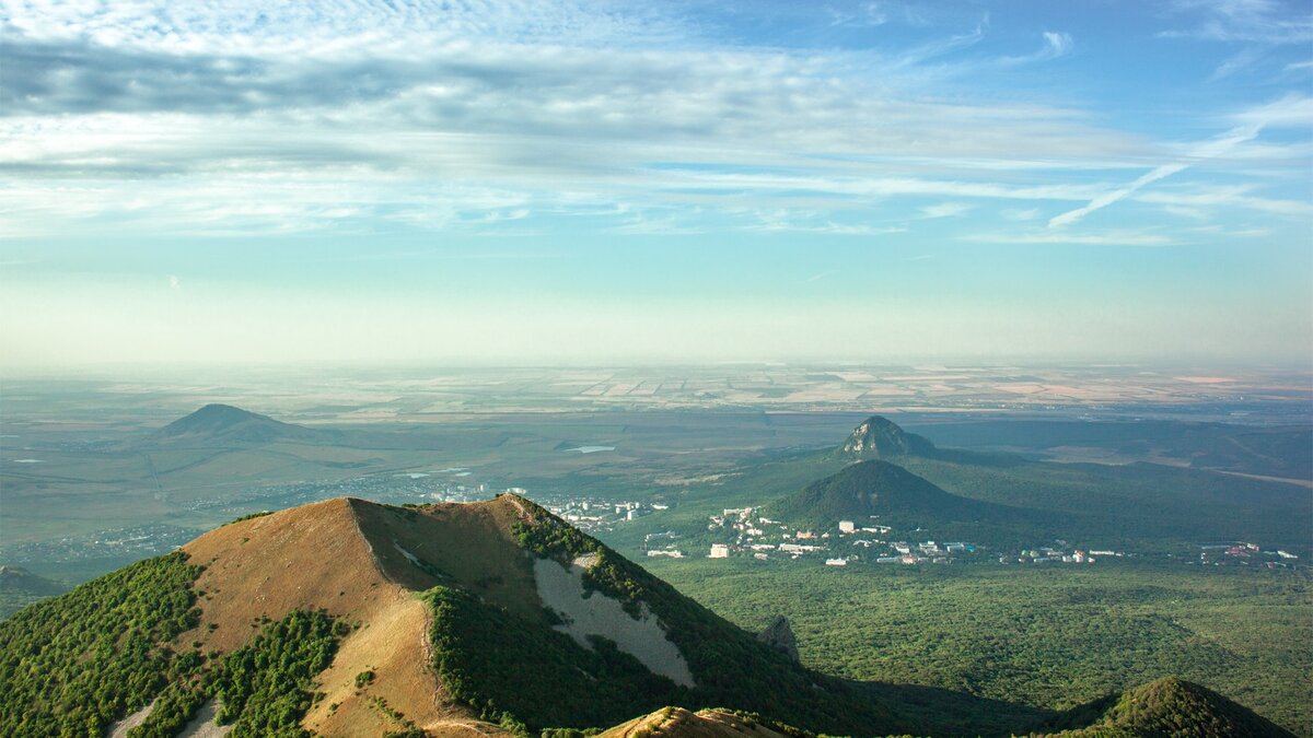 
Участники заседания высказались против этих двух инициатив. Статус курорта федерального значения, по их мнению, нужно сохранить, чтобы обезопасить уникальные природоохранные территории от посягательств застройщиков и нерационального использования. Также речь зашла о «курортной амнистии», согласно которой в охранной зоне не должны возводиться здания, а те, которые там уже есть, должны быть легализованы. 
- Нам нужен закон, который защитит курорты и сохранит их на многие сотни лет,- подвела итоги встречи Ольга Тимофеева.
В итоге встречи все присутствующие вынесли вердикт: законопроекты не принимать до тех пор, пока не будет полной уверенности, что они не нанесут вреда целостности и экологии курортов. 
