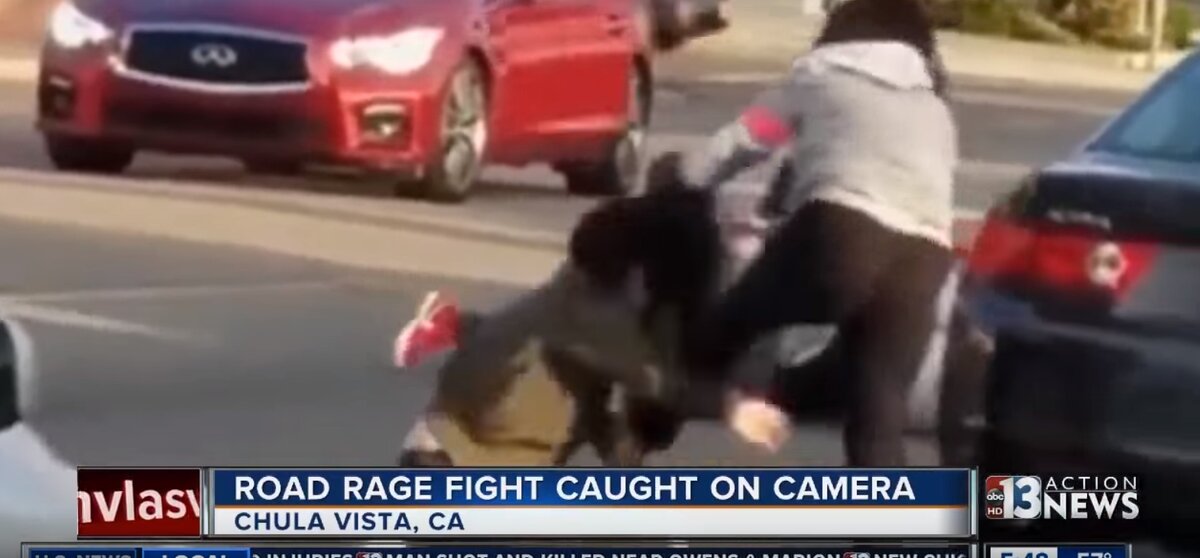 Ой, а что это у нас происходит в Калифорнии? Обыкновенная дорожная драка.