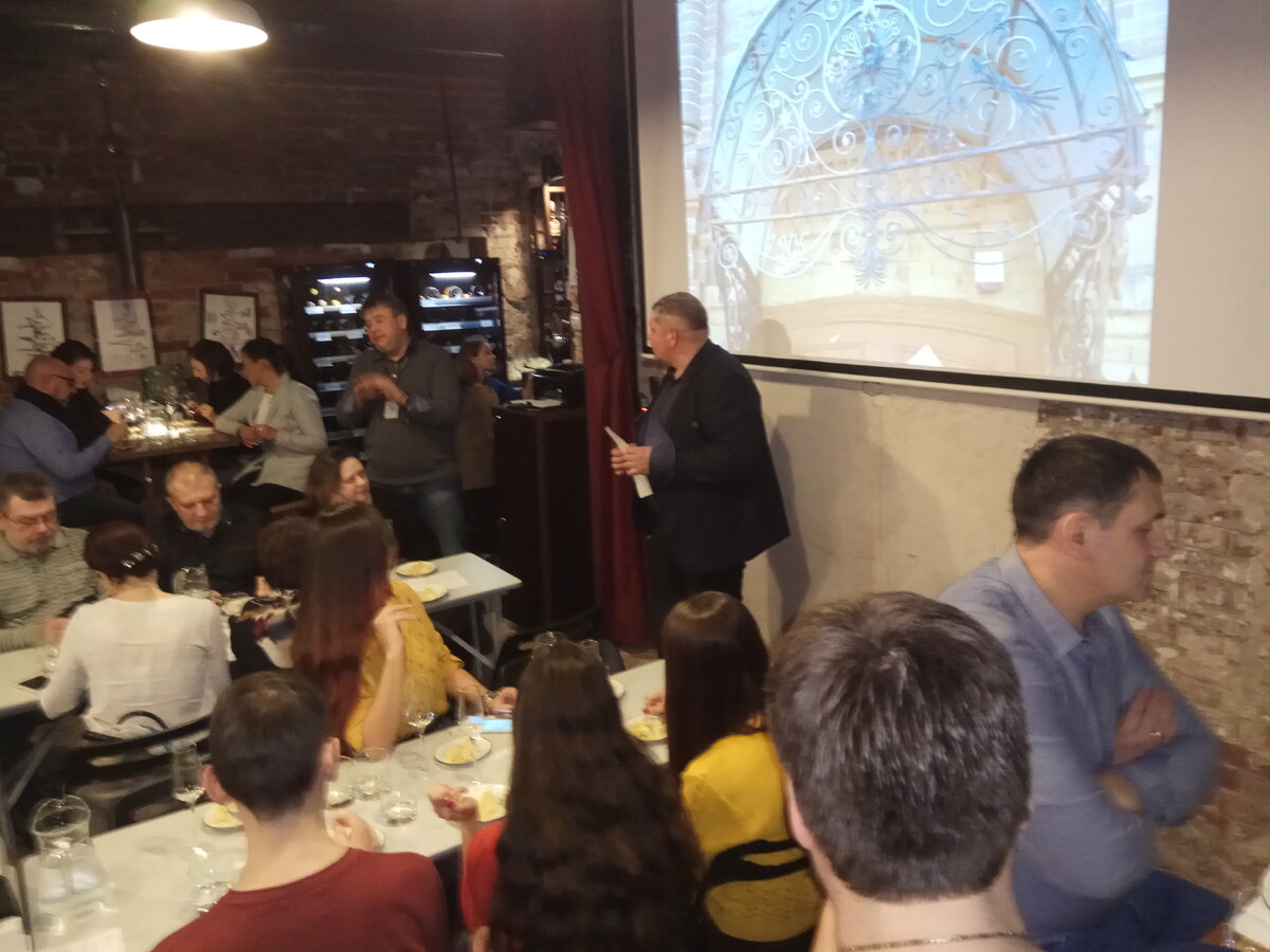 Денис Шилихин - слева, Дмитрий Гусев - по центру