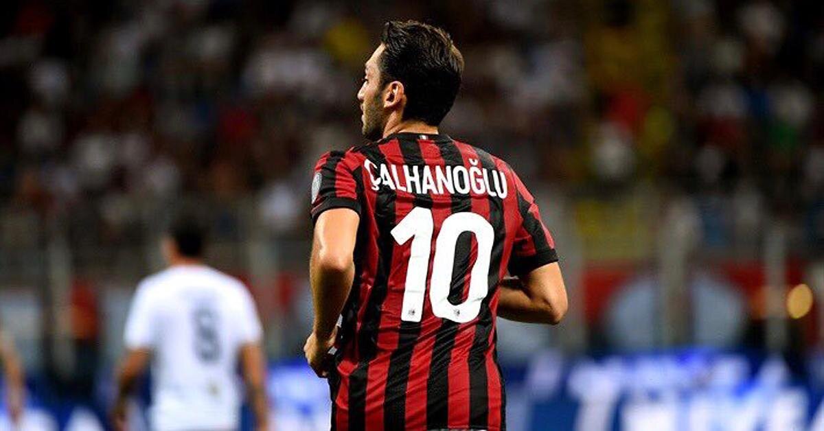 Игрок "Миалана" Хакан Чалхоноглу