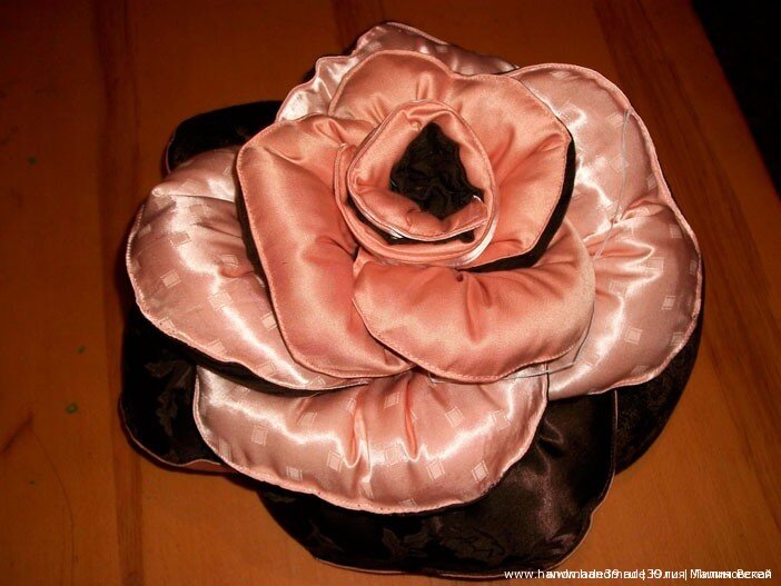 Диванная подушка — роза